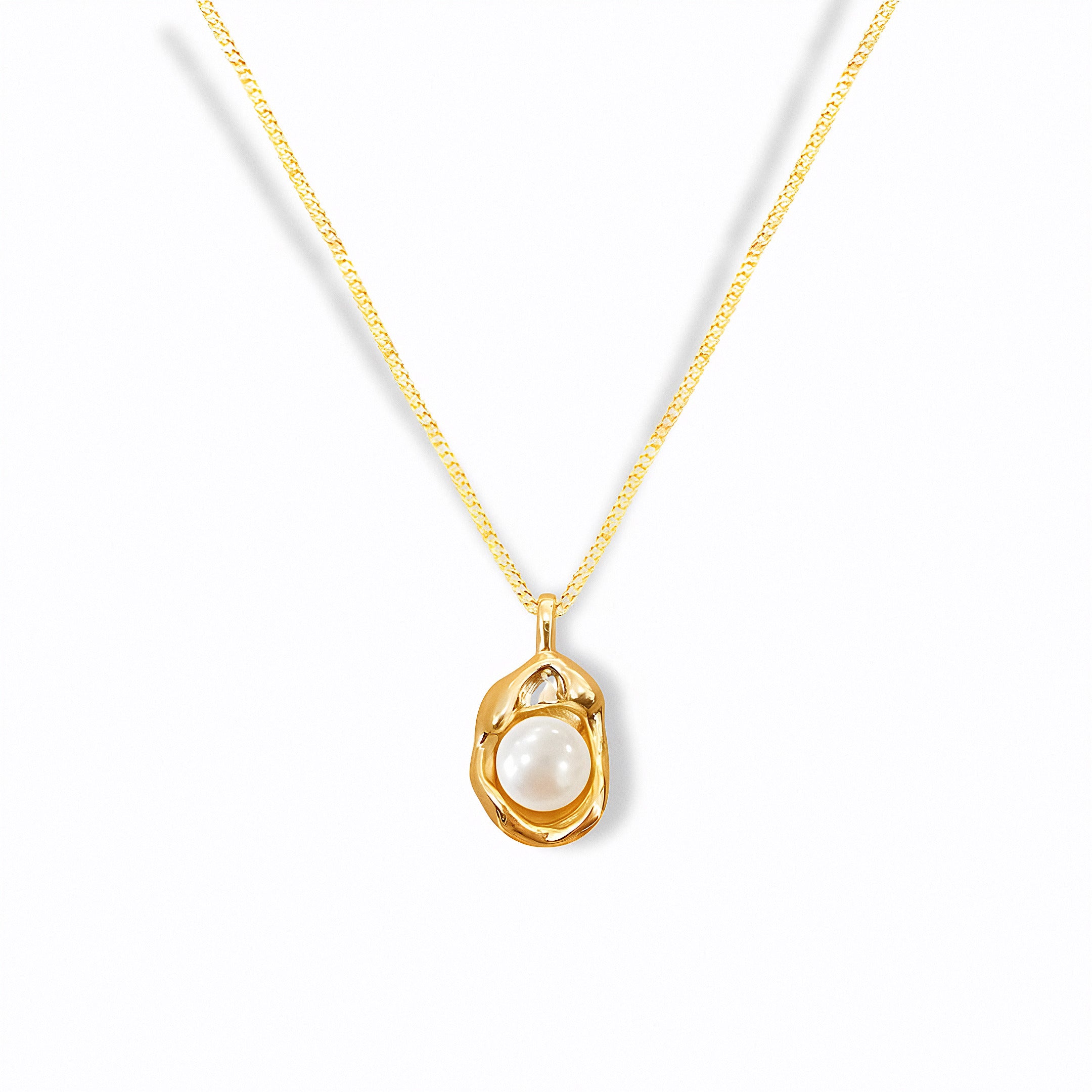Glozya Unique Pearl Necklace — studio product photo on white background (detail view)